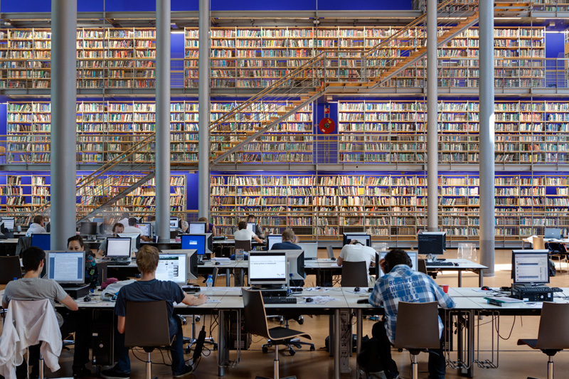 Delft, NL: TU Zentralbibliothek innen, Erdgeschoss (Mecanoo-Architekten 1998)